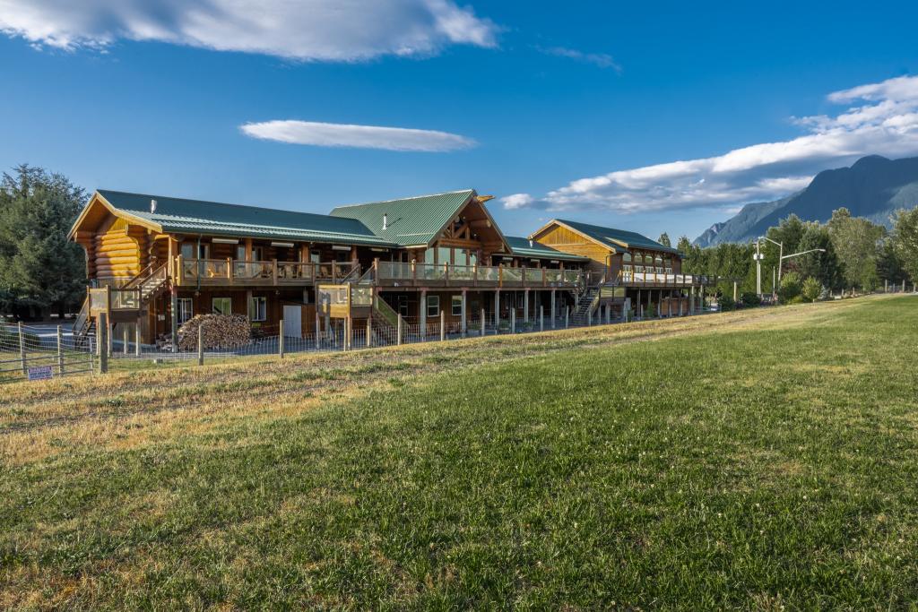 Fraser River Lodge