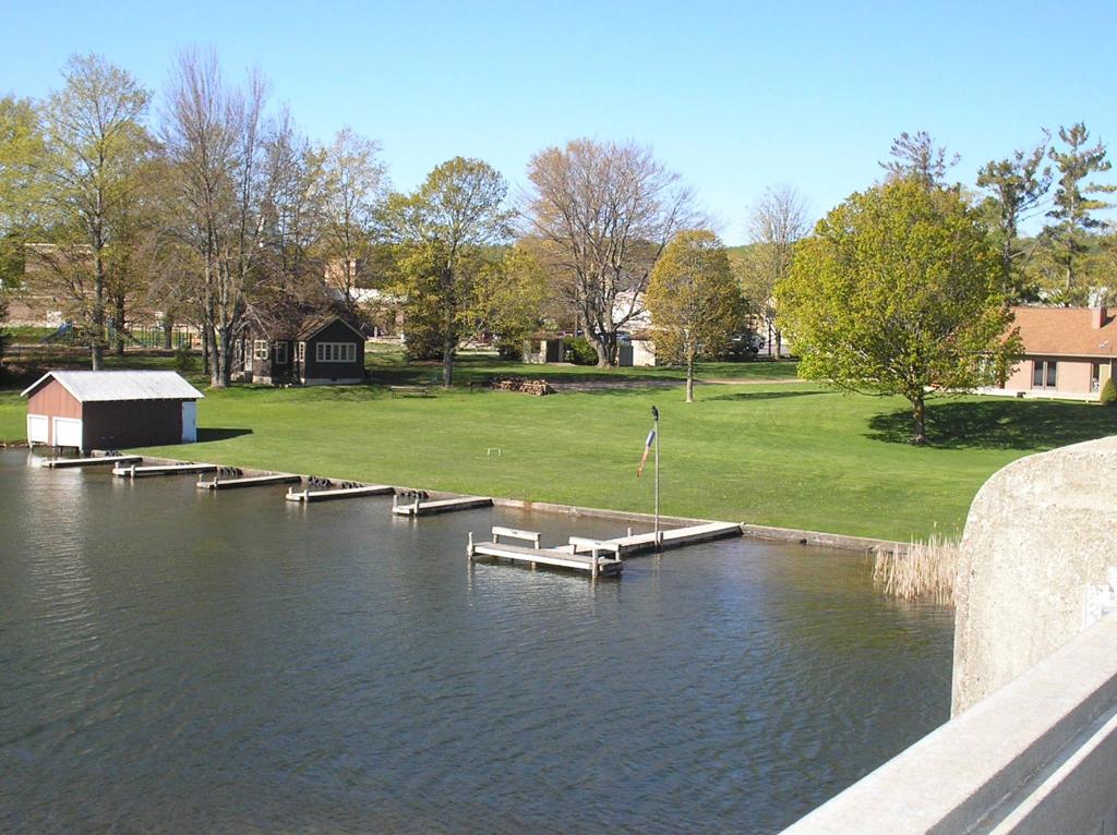 Lake Leelanau Narrows Resort