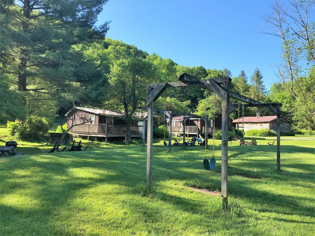 Cold Spring Lodge & Cabins