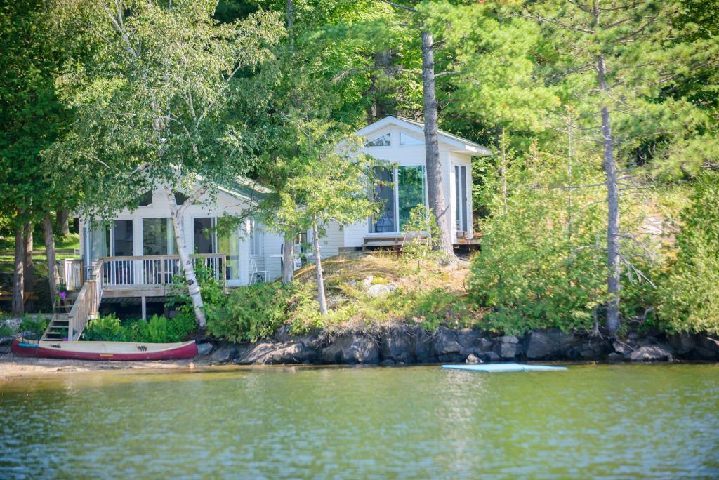 Bobs Lake Cottages & Escapes