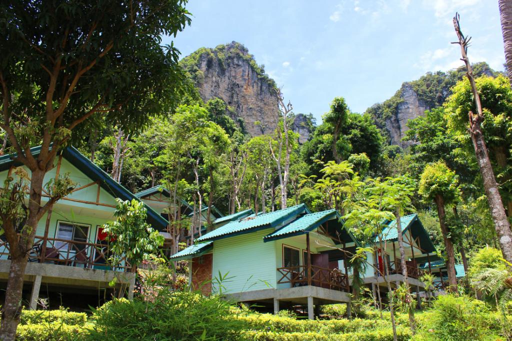 Chill Out Bar and Bungalows