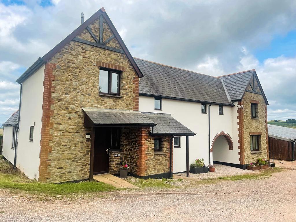 Newbarn Farm Cottages and Angling Centre